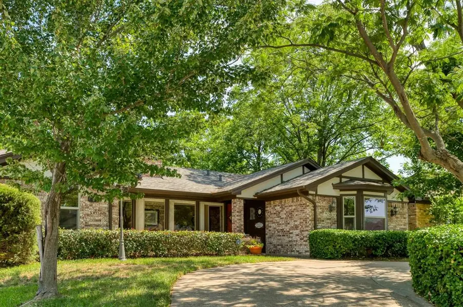 1104 Forest Ridge Drive, Bedford, TX 76022