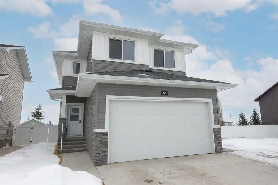 66 Henderson CRES, Penhold, AB T0M 1R0