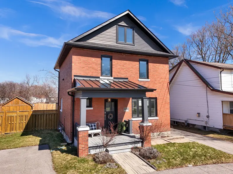 101 Gibbons ST, Oshawa, ON L1J 4Y1