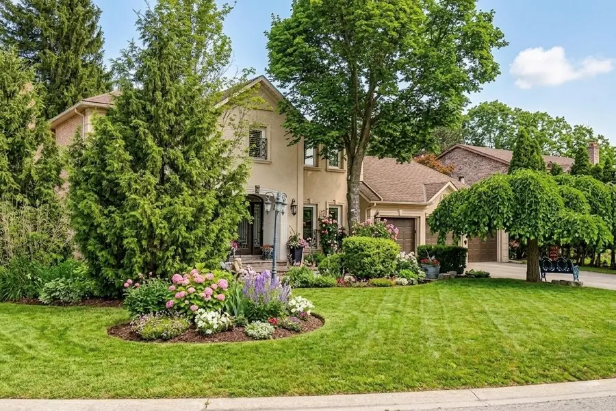 30 Deanbank DR, Markham, ON L3T 1Z3