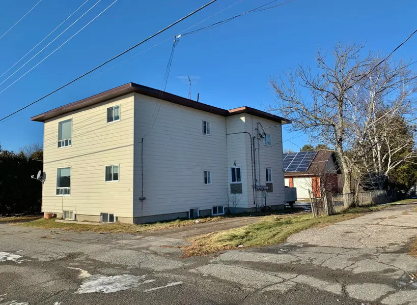16 Notre Dame ST W, French River, ON P0M 2N0