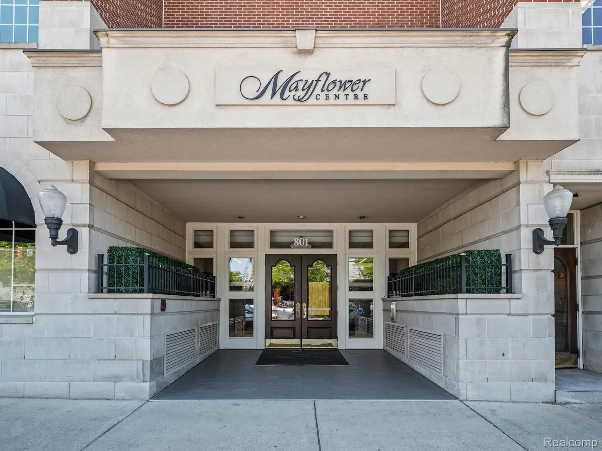 801 W Ann Arbor Trail #301, Plymouth, MI 48170