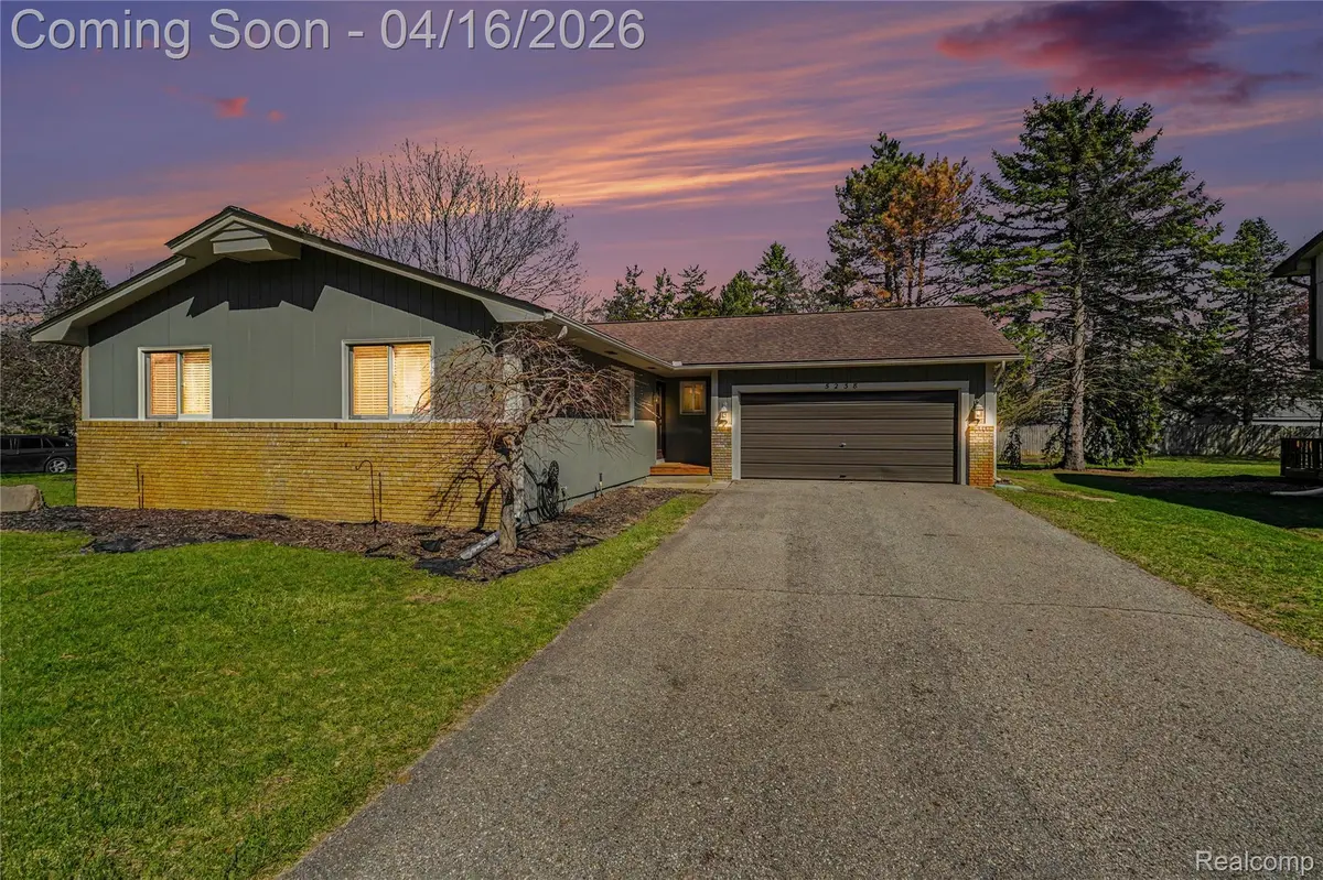 5238 Kristi LN, Commerce Charter Township, MI 48382