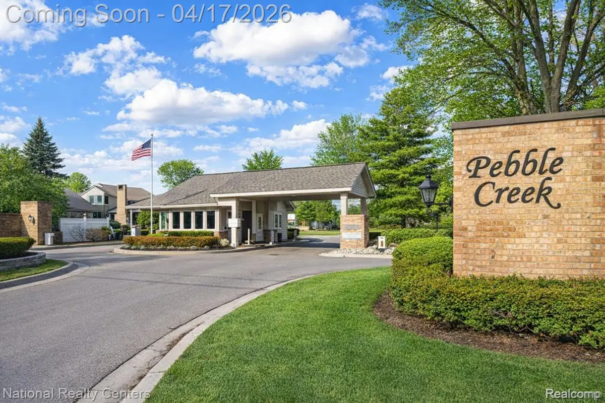 7309 Creek View CIR, West Bloomfield Charter Township, MI 48322