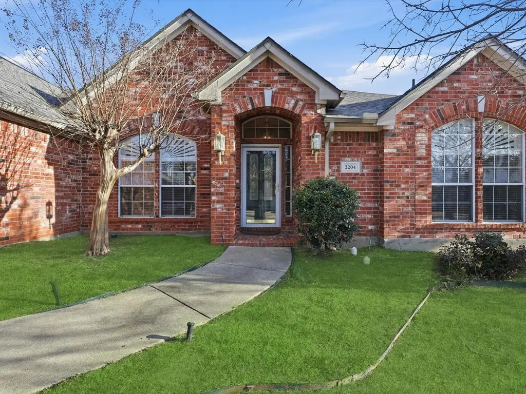 2204 Woods Edge Court, Corinth, TX 76210
