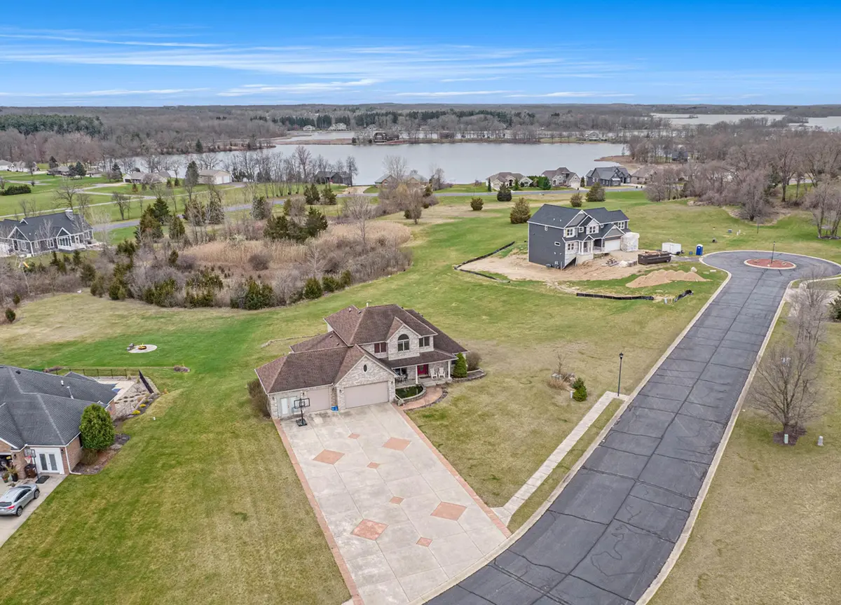 17 Coronado DR, Leoni Twp, MI 49201