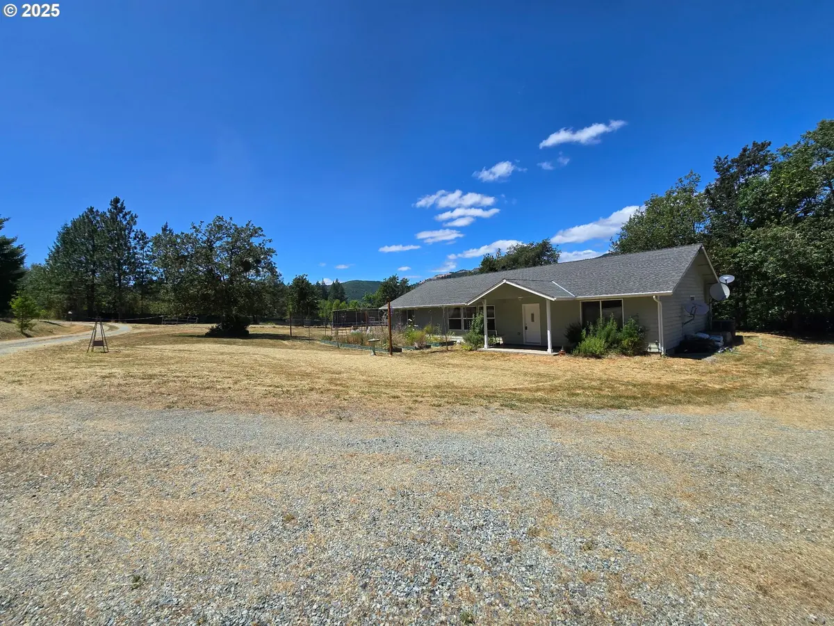 2157 FERGUSON LN, Days Creek, OR 97429