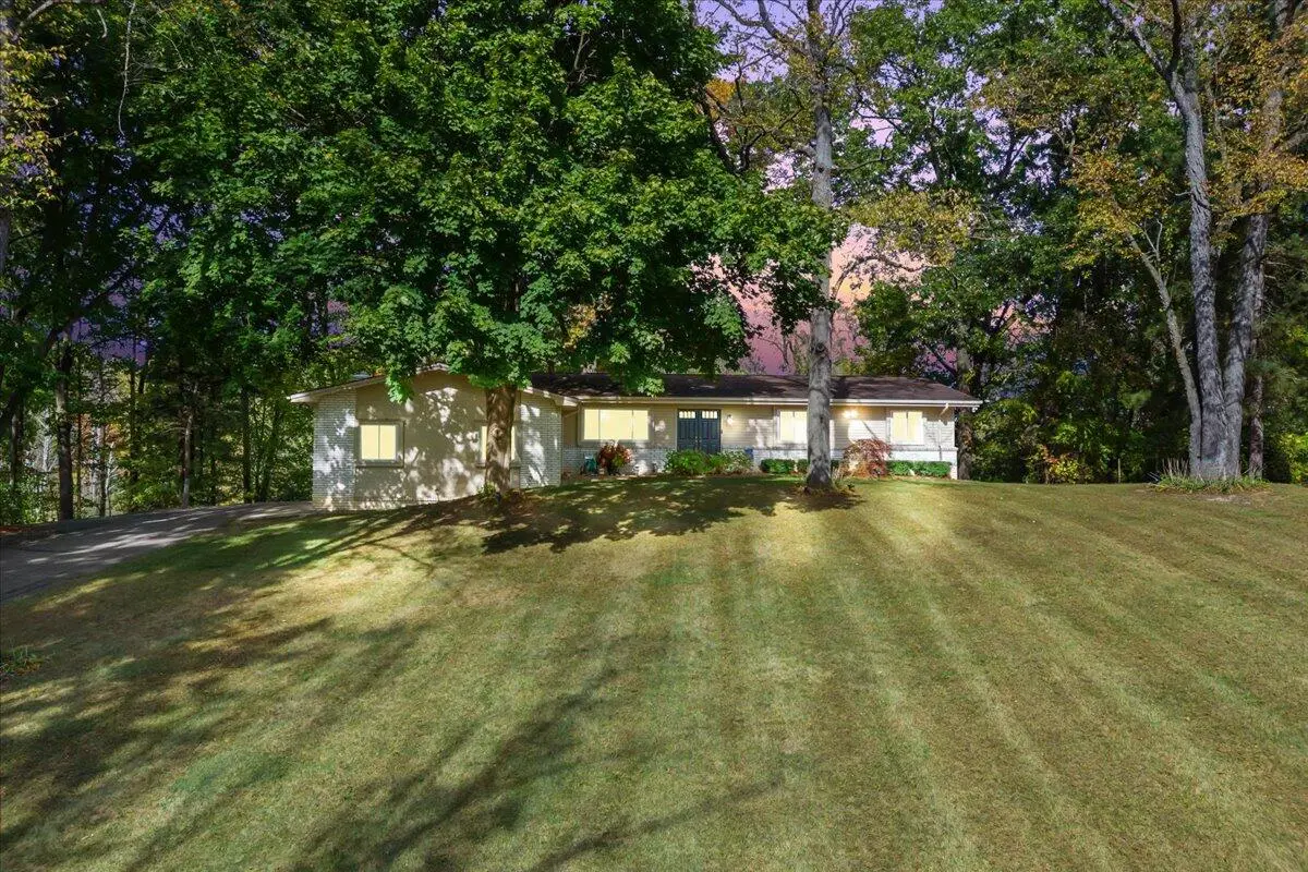 10932 Green Oaks DR, Green Oak Twp, MI 48178