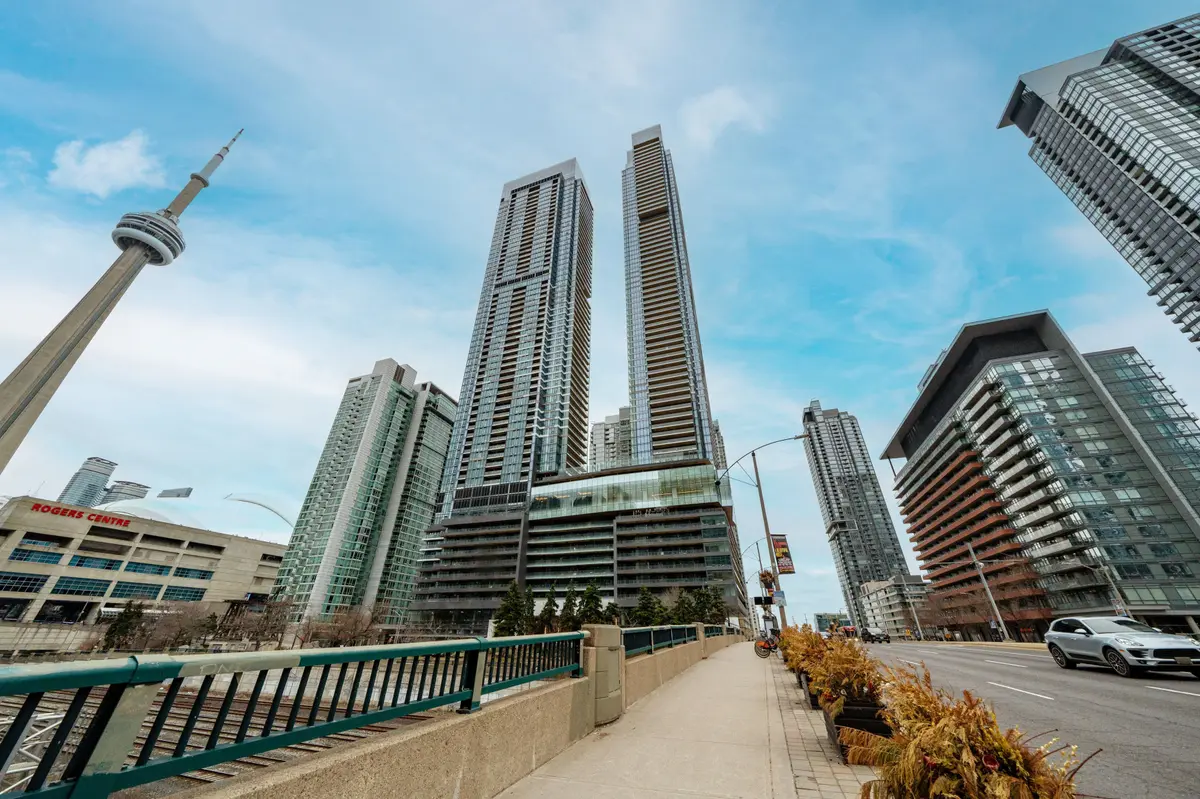 1 Concord Cityplace WAY #6501, Toronto C01, ON M5V 0X3