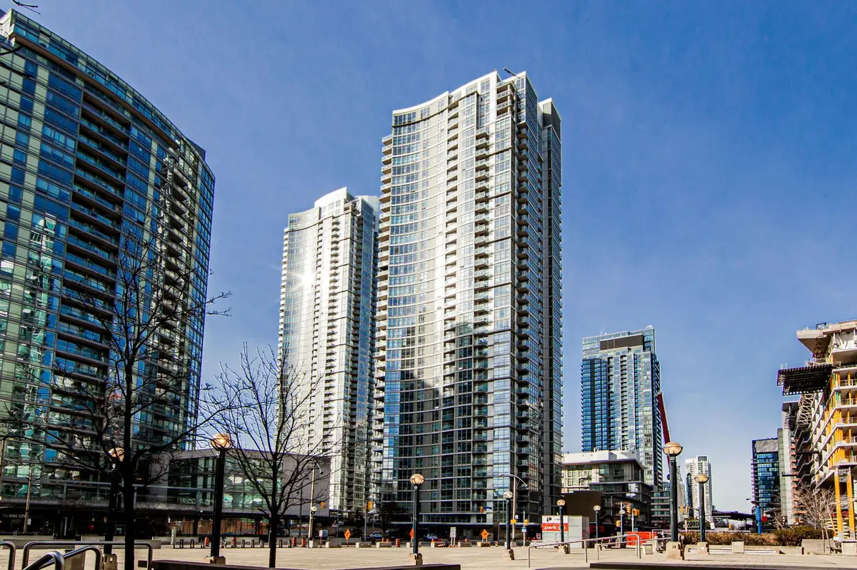 10 Navy Wharf CT #609, Toronto C01, ON M5V 3V2