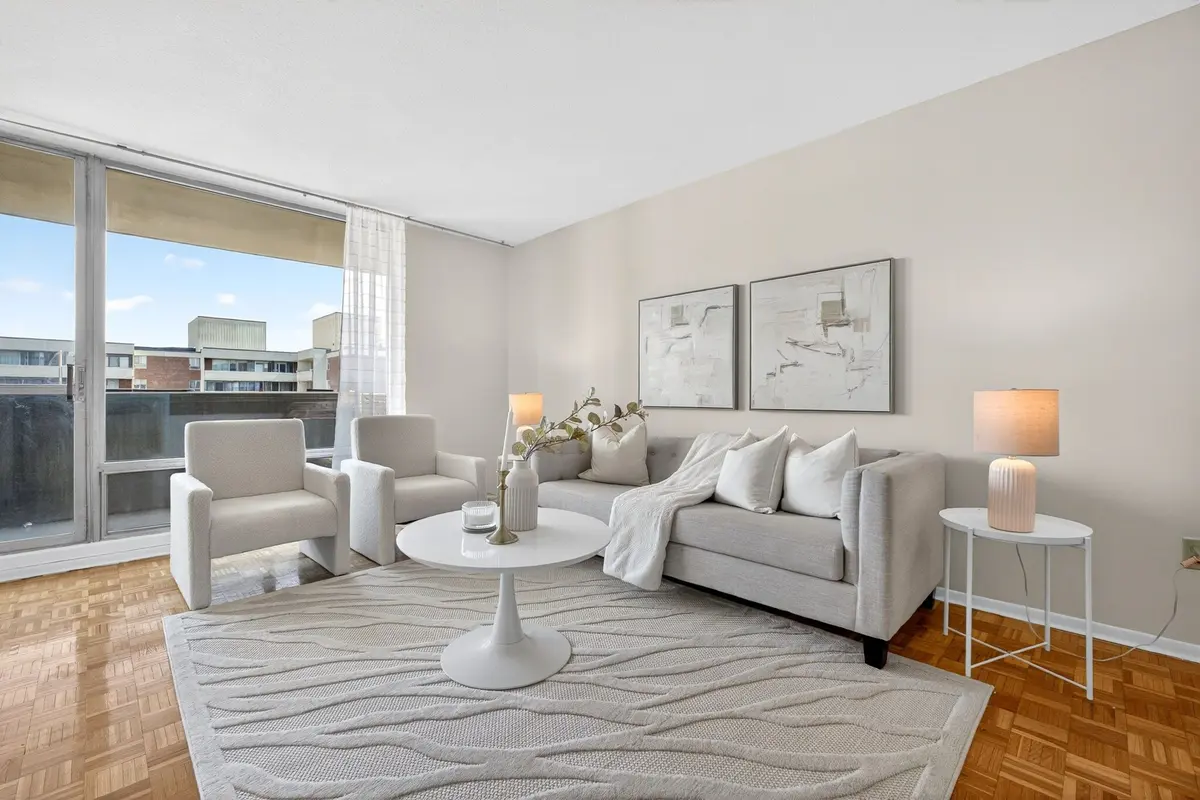 1 Massey SQ #2903, Toronto E03, ON M4C 5L4