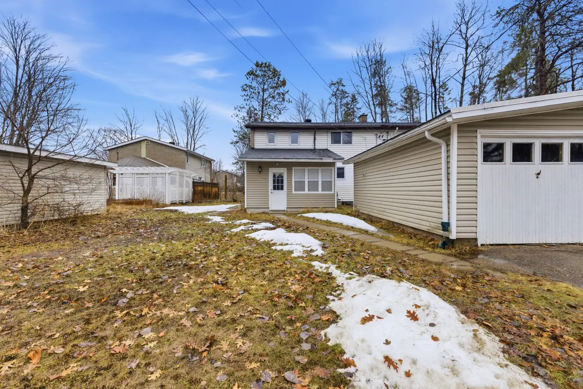 102 Birch ST, Deep River, ON K0J 1P0