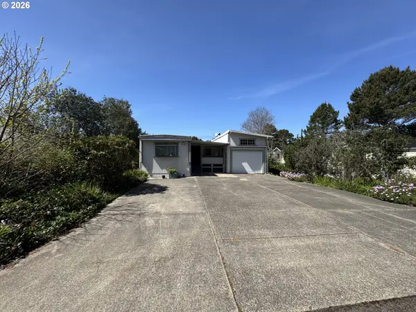 1600 RHODODENDRON DR #218, Florence, OR 97439