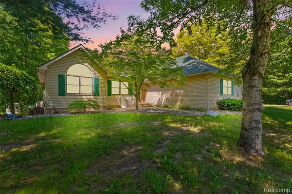 680 S Bartlett RD,  St. Clair,  MI 48079