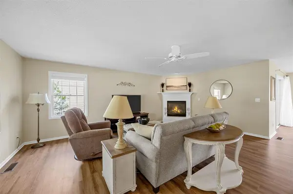 1926 Meadow Ridge Ln, Iowa City, IA 52245