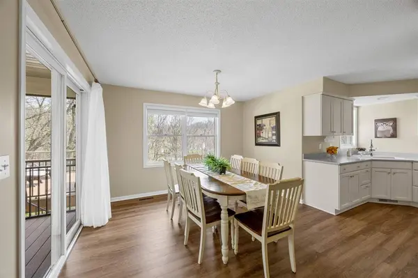 1926 Meadow Ridge Ln, Iowa City, IA 52245