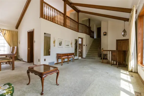 63 Elmvale CRES, Winnipeg, MB R3R 2S3