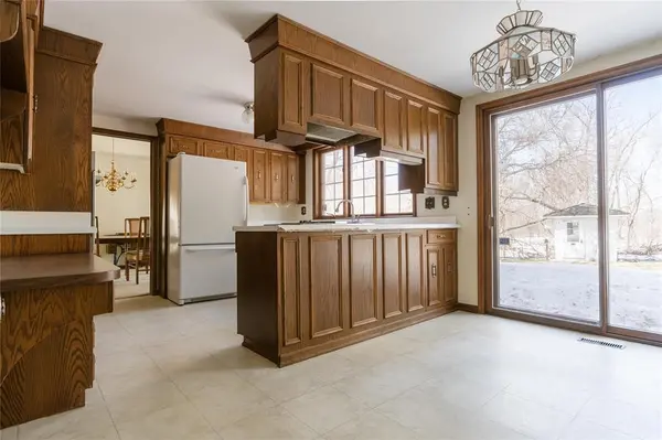 63 Elmvale CRES, Winnipeg, MB R3R 2S3