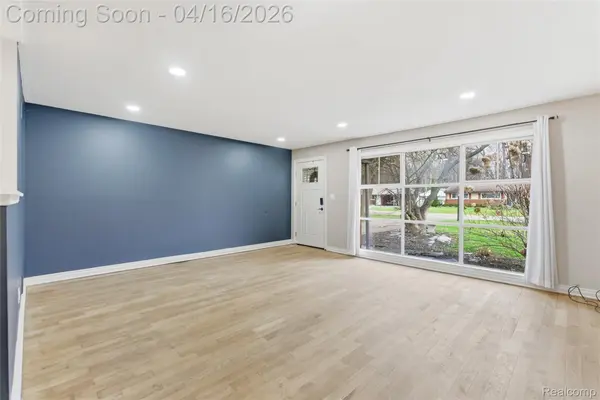 2674 Littletell AVE, West Bloomfield Charter Township, MI 48324