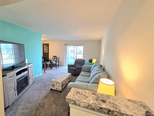 1891 Baldwin DR #4, Trenton, MI 48183