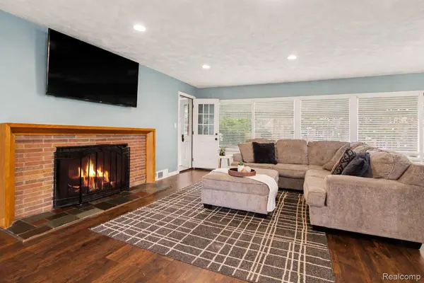 330 Cole RD, Monroe, MI 48162