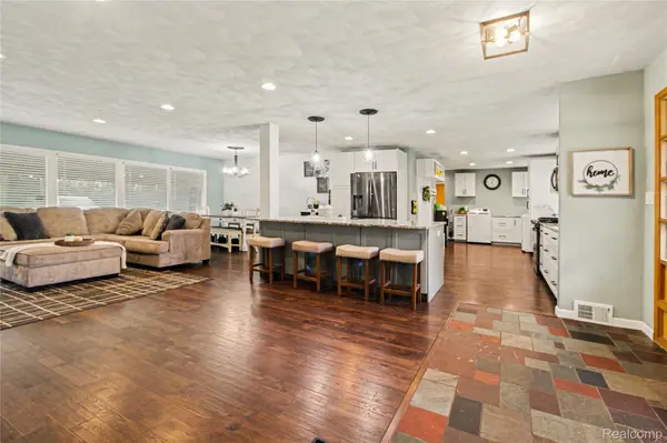 330 Cole RD, Monroe, MI 48162