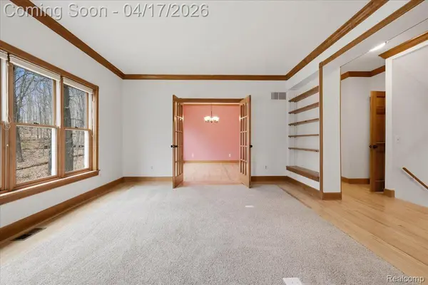 2222 S Hickory Ridge TRL, Milford Charter Township, MI 48380