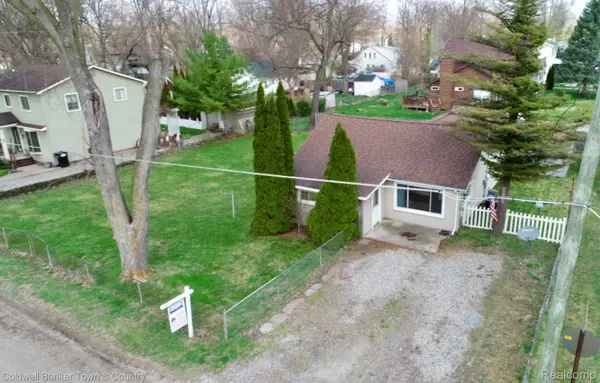 11720 Todds LN, Green Oak Township, MI 48189