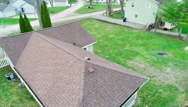 11720 Todds LN, Green Oak Township, MI 48189