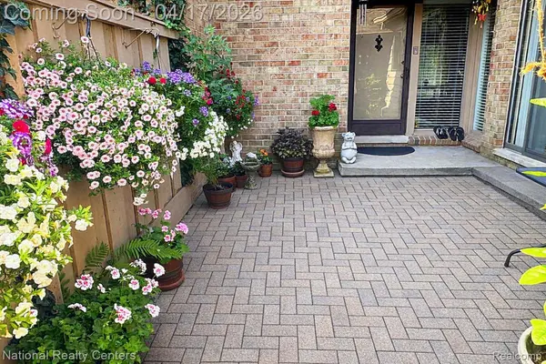 7309 Creek View CIR, West Bloomfield Charter Township, MI 48322