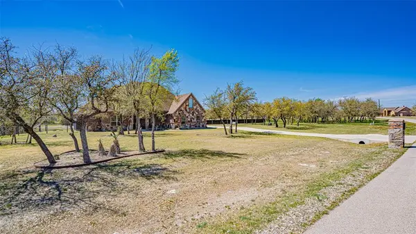 114 Woodlot Lane, Azle, TX 76020