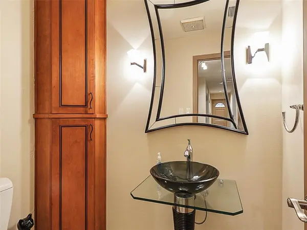 6515 Ridgeview Circle, Dallas, TX 75240