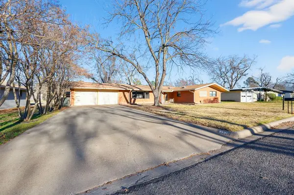 2131 N Woodland Street, Stephenville, TX 76401