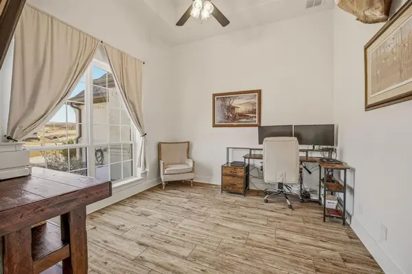 435 Creekside Court, Weatherford, TX 76087