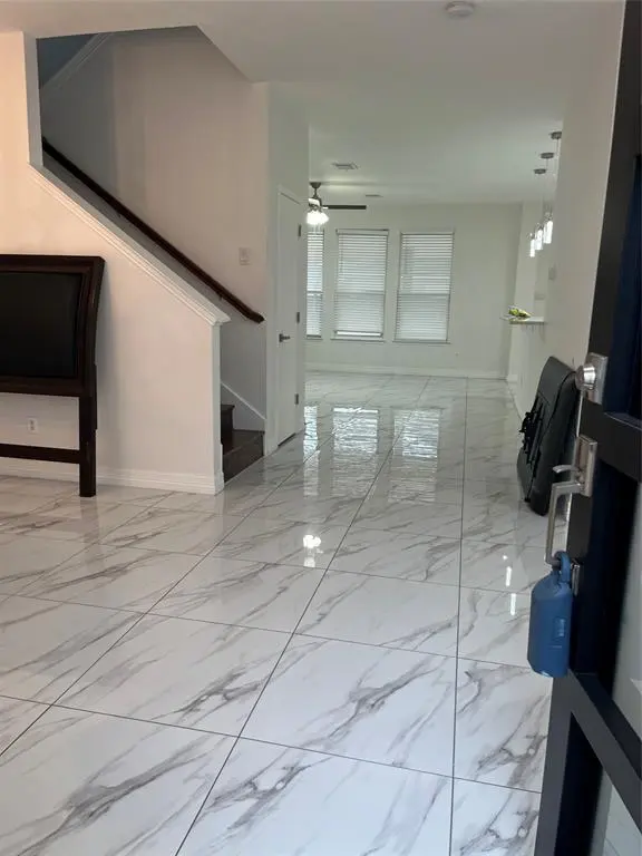 7504 Marsland Lane, Arlington, TX 76001