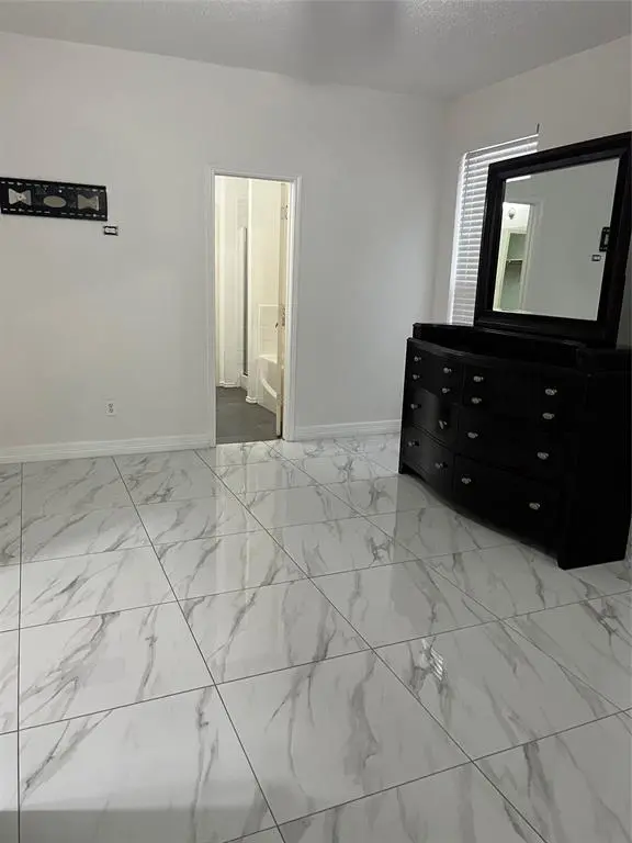 7504 Marsland Lane, Arlington, TX 76001