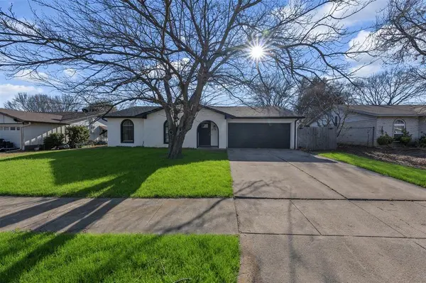 529 Ann Lois Lane, Burleson, TX 76028