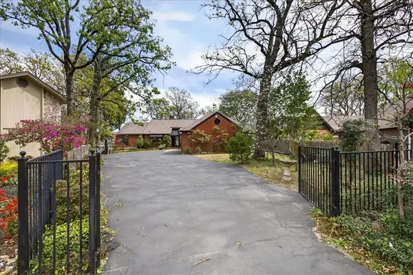 125 Lark Drive, Enchanted Oaks, TX 75156