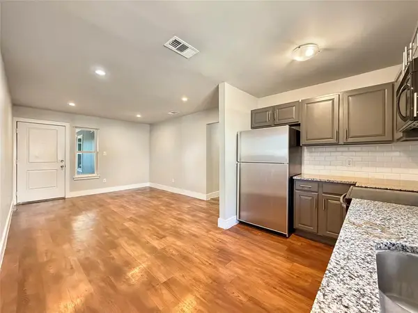 740 Edgemont Avenue #204, Dallas, TX 75216