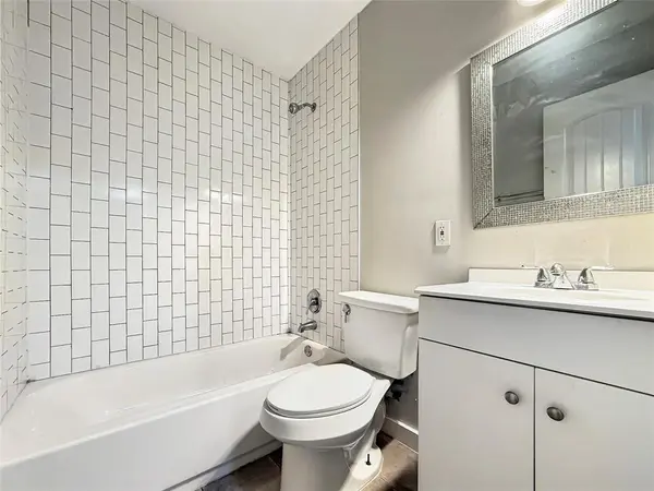 740 Edgemont Avenue #204, Dallas, TX 75216