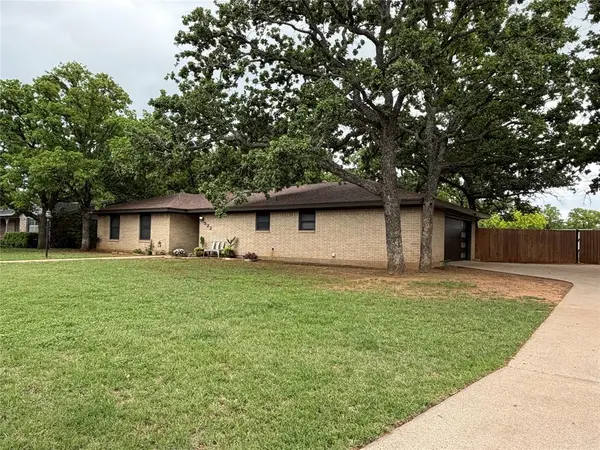 522 Crestwood Drive, Eastland, TX 76448
