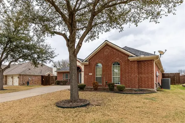 608 Walnut Hollow Drive, Mansfield, TX 76063