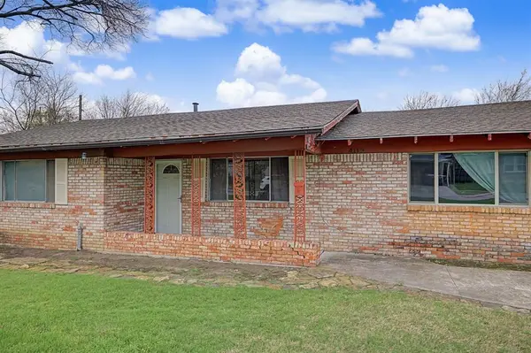 4113 Canyon Trail, Lake Worth, TX 76135