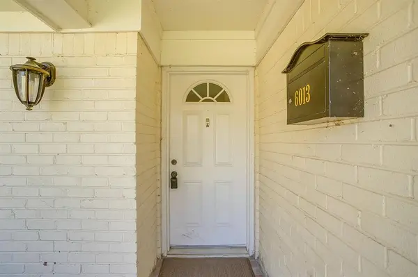 6013 Worrell Drive, Fort Worth, TX 76133