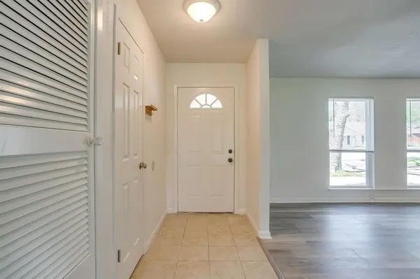 6013 Worrell Drive, Fort Worth, TX 76133