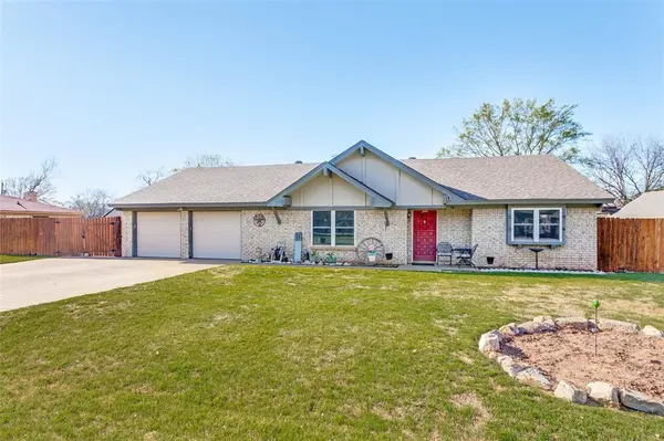 212 Casas Del Sur Street, Granbury, TX 76049