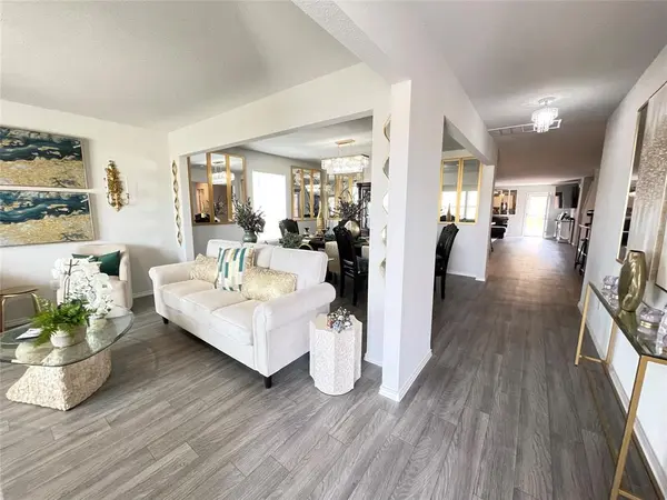 408 Parker Oaks Drive, Chandler, TX 75758