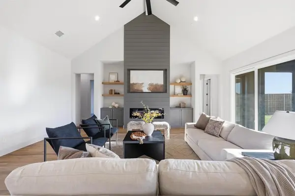 449 Whispering Way, Red Oak, TX 75154