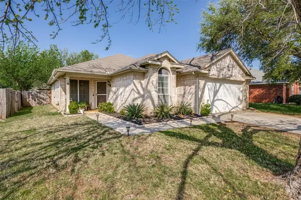 745 Winding Oak, Lake Dallas, TX 75065