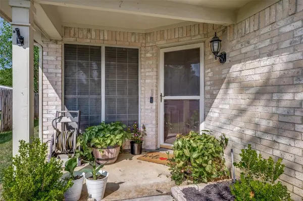 745 Winding Oak, Lake Dallas, TX 75065
